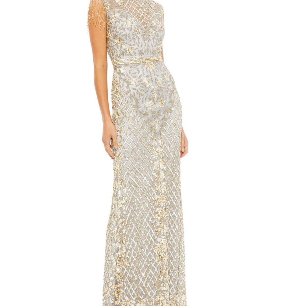NWT MacDuggal HIGH NECK SLEEVELESS BEADED FRINGE GOWN Size 8 Platinum Gold FLAW